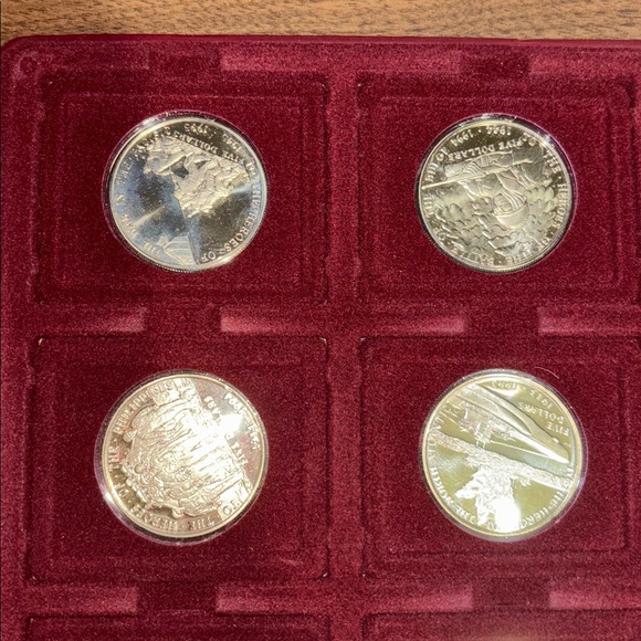 Red Coin Collection Album - Picture 2 of 7